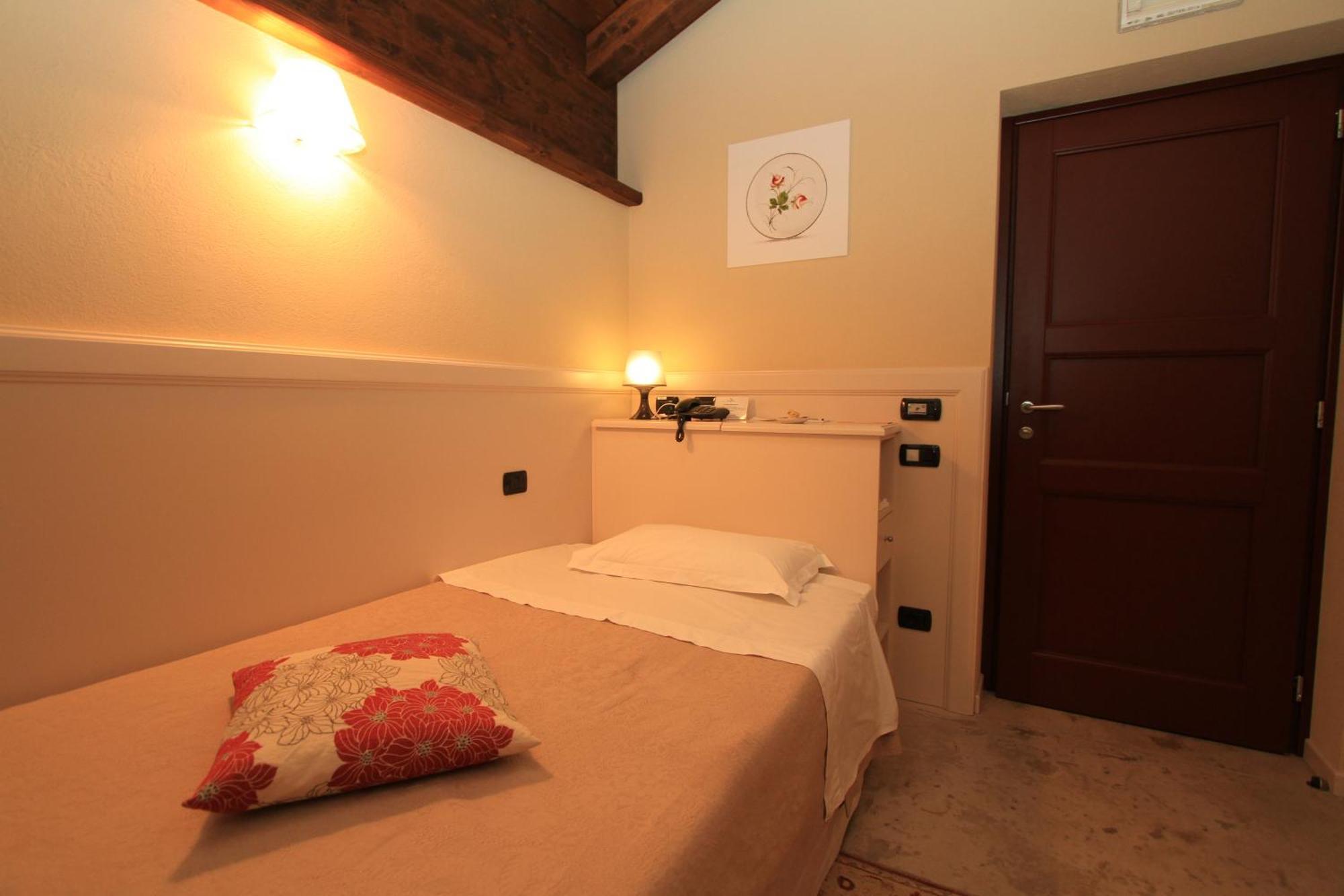Albergo Della Ceramica Villanova Mondovì Rom bilde
