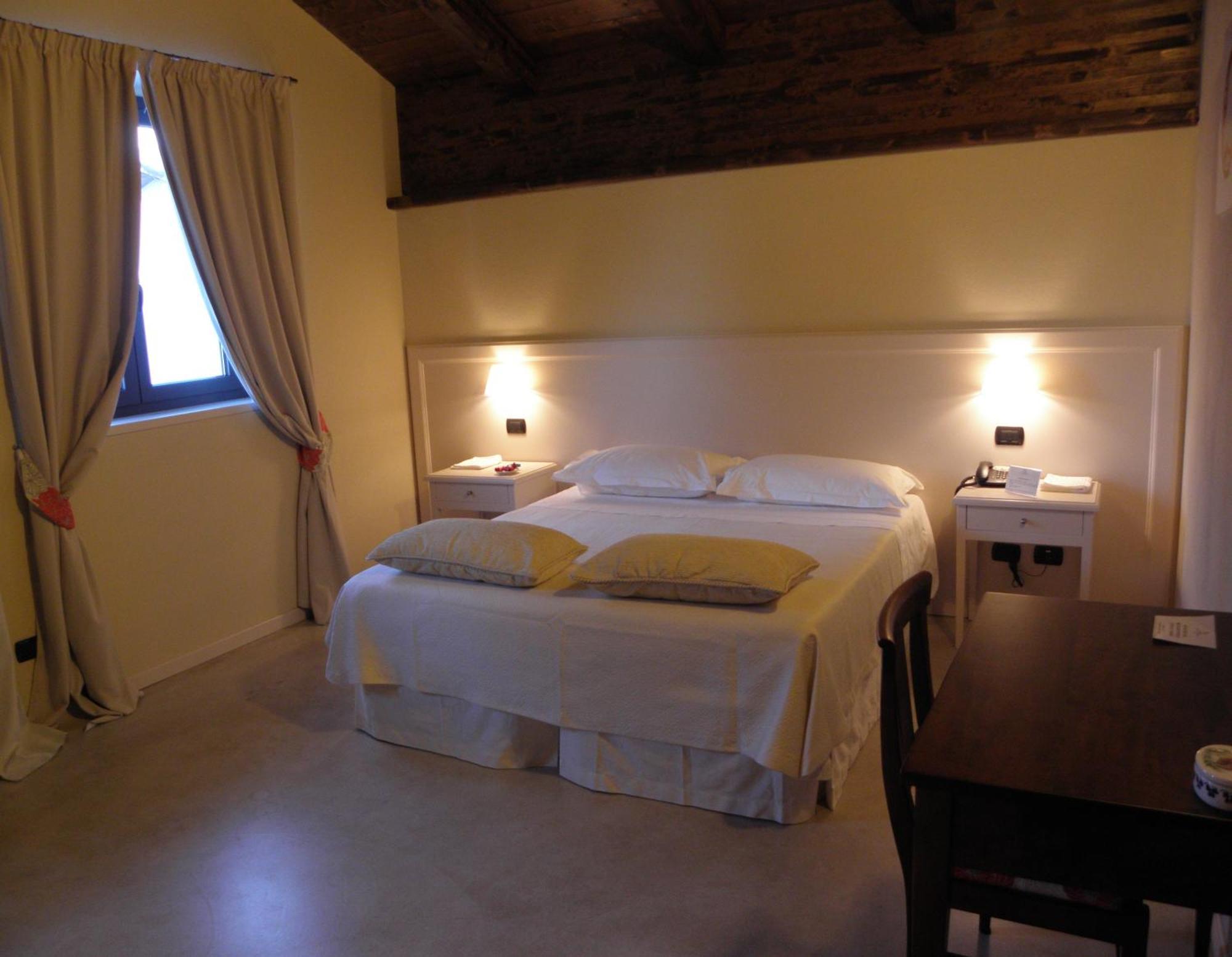 Albergo Della Ceramica Villanova Mondovì Rom bilde